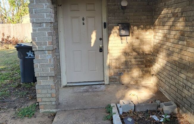 808 Austin #B Arlington, TX 76012