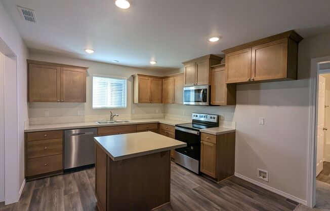 2 beds, 1 bath, $1,995, Unit Unit 1