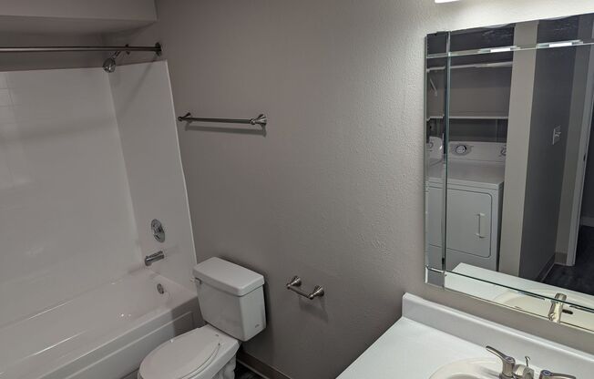 1 bed, 1 bath, 677 sqft, $1,640, Unit J204