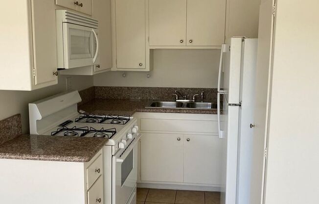 1 bed, 1 bath, $2,295, Unit 12