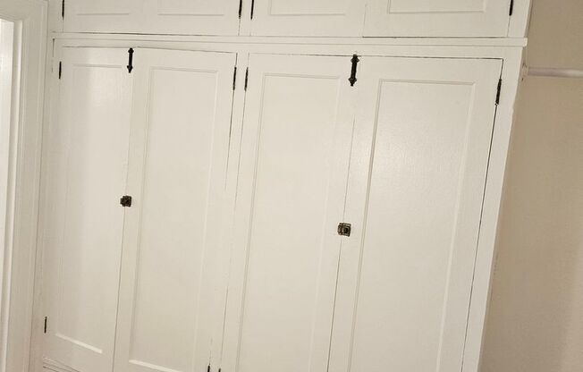 Studio, 1 bath, 337 sqft, $1,099, Unit 30