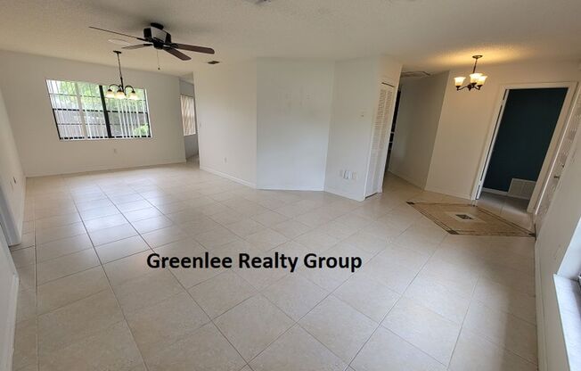 Large 2 Bed/2 Bath/2 Car Garage Home in New Port Richey- 1657sqft!