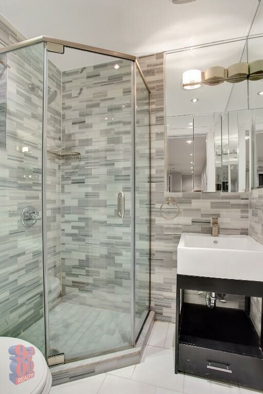 436 W 52nd St