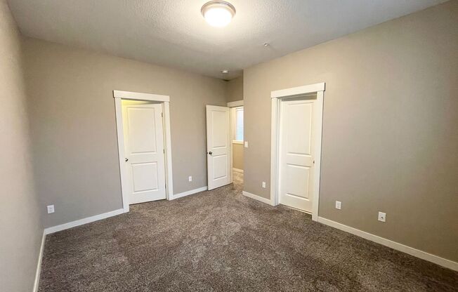 3 beds, 2.5 baths, 1,350 sqft, $2,350, Unit 6