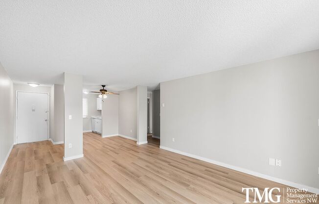 3 beds, 1 bath, 943 sqft, $1,550, Unit 37