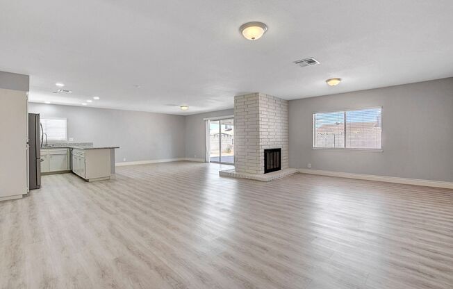 1-Story 3 Bedroom Home, just minutes from the I95 and lots of Shopping on Rainbow