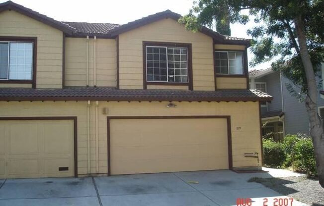 Large 4 bed/2.5 bath home with vaulted ceilings and private patio
