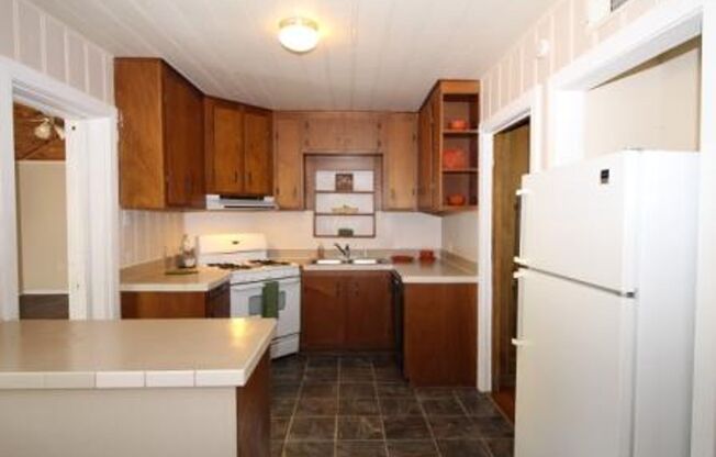 FOUR bedroom in Prime Location!