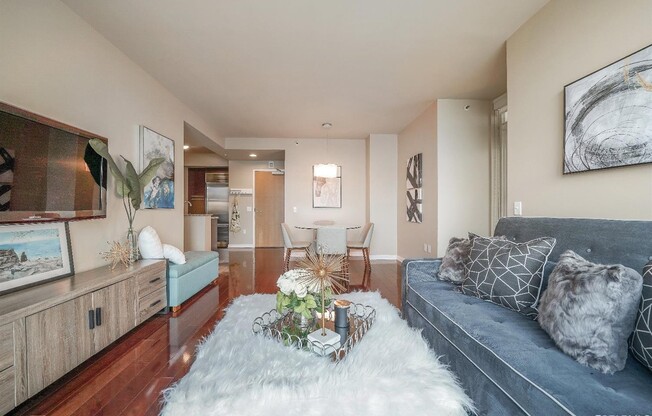 425 1st St