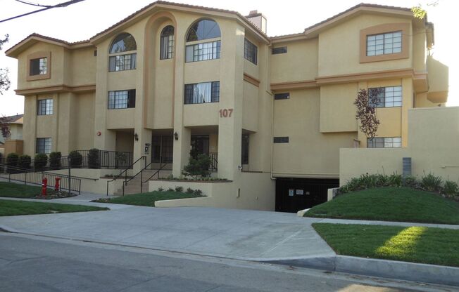 Holliston Apartments - Pasadena