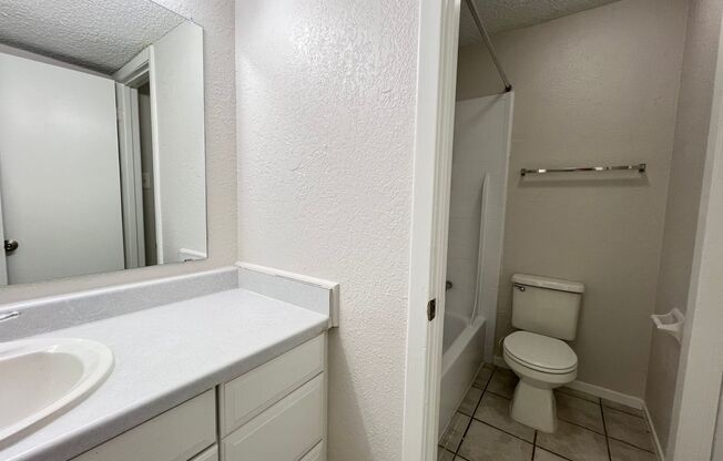 2 beds, 1 bath, 992 sqft, $1,404, Unit ABB-2-233