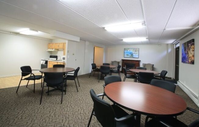 2 beds, 1.5 baths, 893 sqft, $1,495, Unit 304