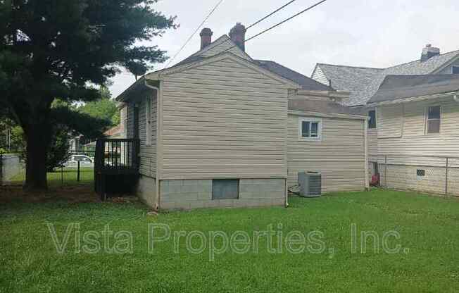 3221 GRAND AVE