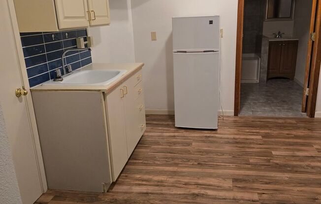 1 bed, 1 bath, 700 sqft, $1,150, Unit Unit 3