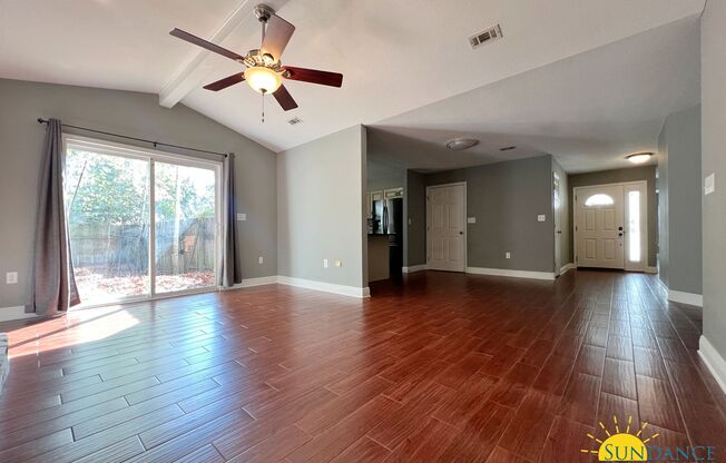 Beautiful 4 bedroom home in South Crestview!