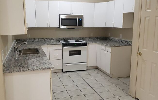 3 beds, 2 baths, 1,237 sqft, $1,595, Unit 114