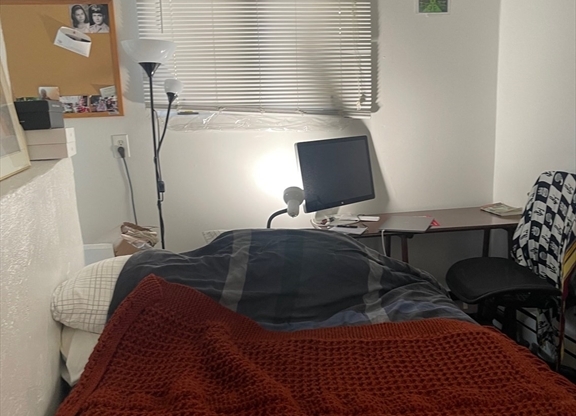 Studio, 1 bath, 800 sqft, $2,200, Unit A