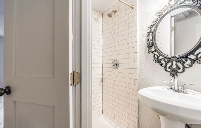 Studio, 1 bath, 275 sqft, $1,050, Unit B5