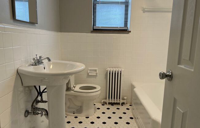 3 beds, 1 bath, 1,000 sqft, $2,199, Unit 6224 Fifth Ave. #210H