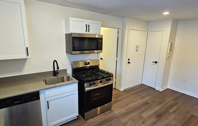 Studio, 1 bath, $1,650, Unit 96 B #1