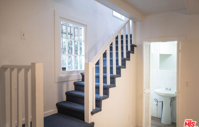 824 S BONNIE BRAE ST