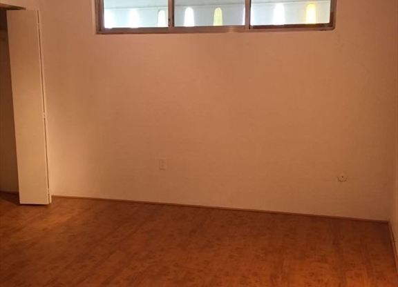 2 beds, 1 bath, 822 sqft, $2,600, Unit 237