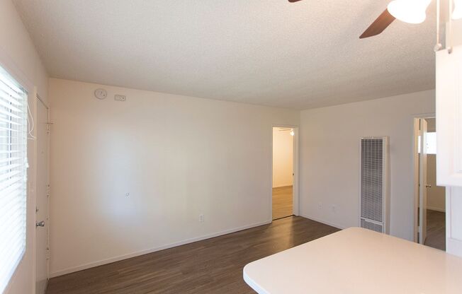 Shelter Island/Point Loma: Beautiful 1 Bedroom with Onsite Laundry