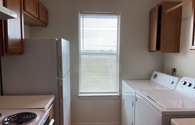 2 beds, 1 bath, $795, Unit 5804 Greengate Unit C