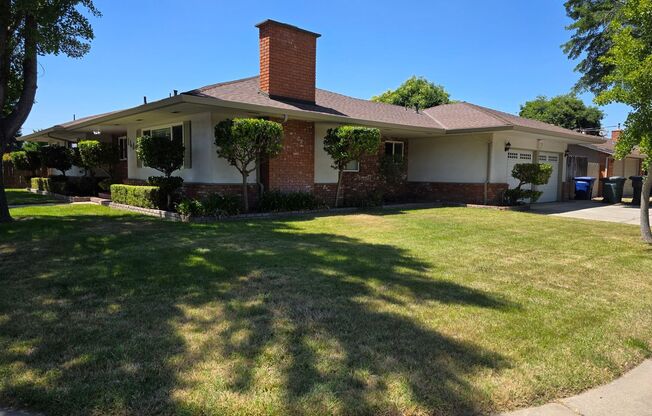Single story home close to freeway access!