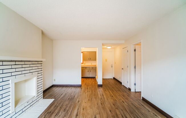 2 beds, 1 bath, 800 sqft, $1,175, Unit 819