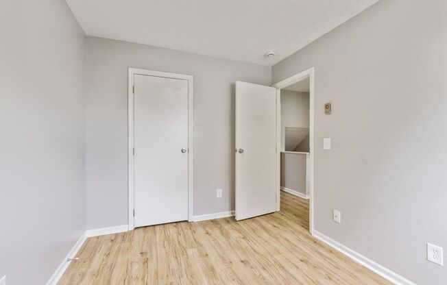 2 beds, 1 bath, $1,250, Unit 2187 Clarendon Ln