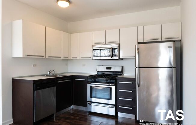 1 bed, 1 bath, $1,725, Unit 4D