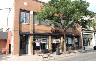 Spacious 1 Bedroom Unit, Downtown Waukesha, Hardwood Floors!