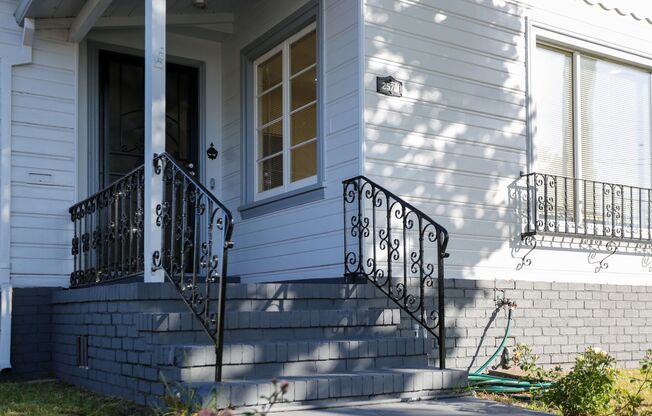 Remodeled 3bed 2 bath Single Family home