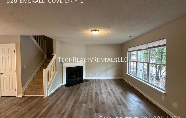 626 EMERALD CV DR