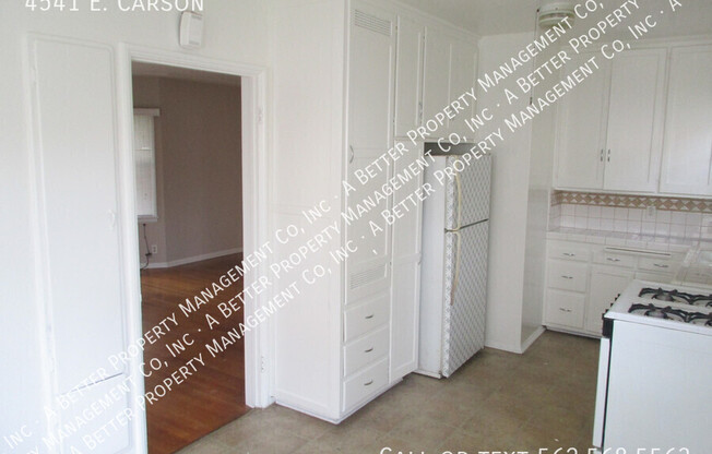 4541 E CARSON