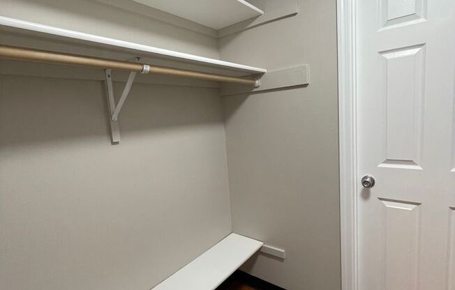 2 beds, 1 bath, 945 sqft, $1,575, Unit 037