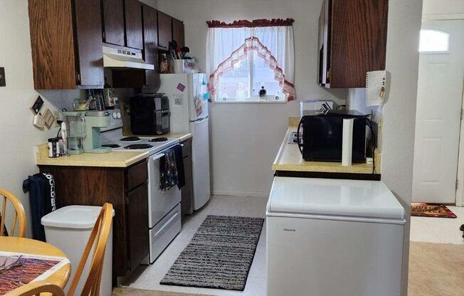 2 Bedroom 1 Bathroom Apartment