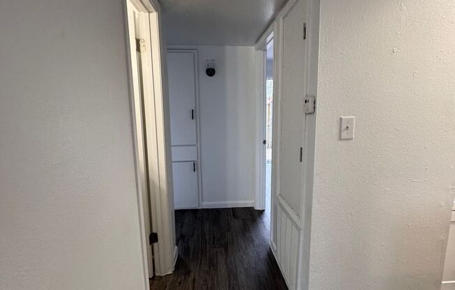 2 beds, 1 bath, 992 sqft, $1,250, Unit 418