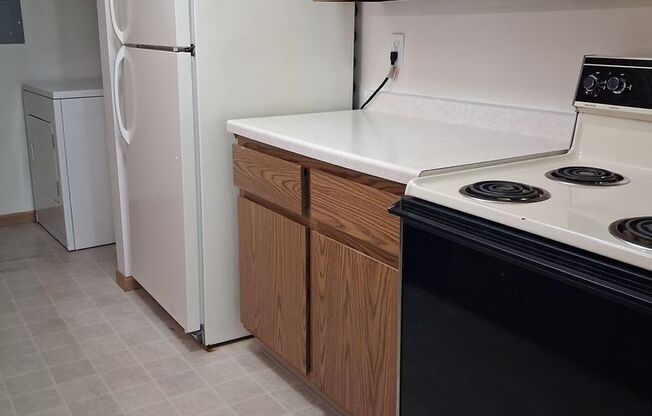 1 bed, 1 bath, 750 sqft, $1,350, Unit 8125-8125J