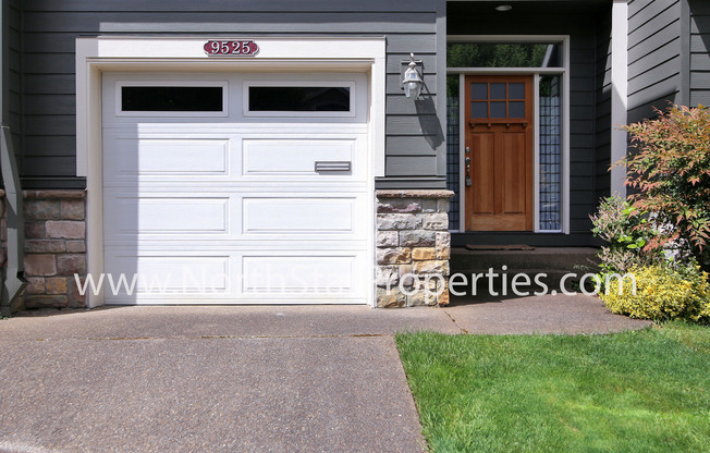 Inviting Murrayhill Townhome