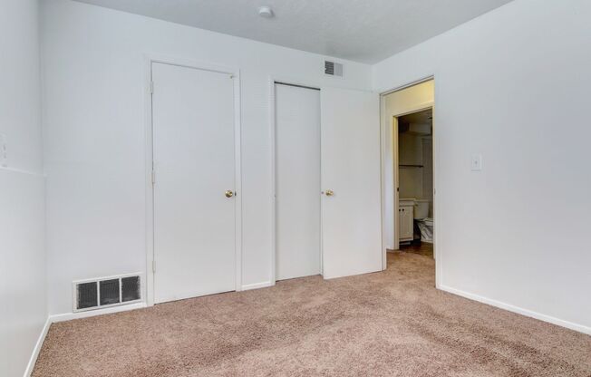 2 beds, 1 bath, $895