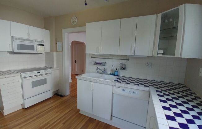 3 beds, 1 bath, $1,995