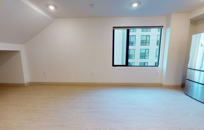 Studio, 1 bath, 415 sqft, $2,090, Unit 345 6th St, Unit 414