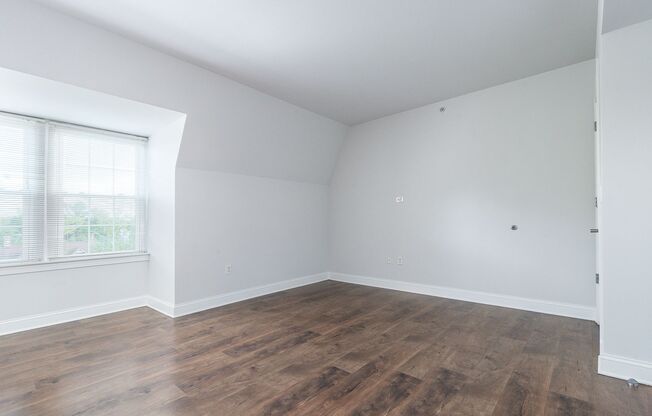 2 beds, 2 baths, 975 sqft, $2,316, Unit PH-03