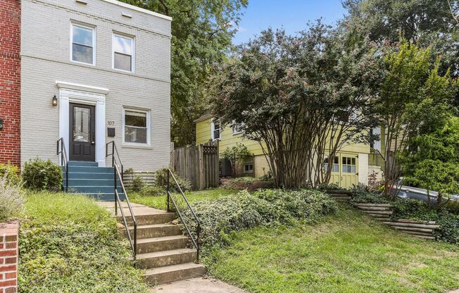 2bed/2bath Rowhome near Old Town Alexandria!