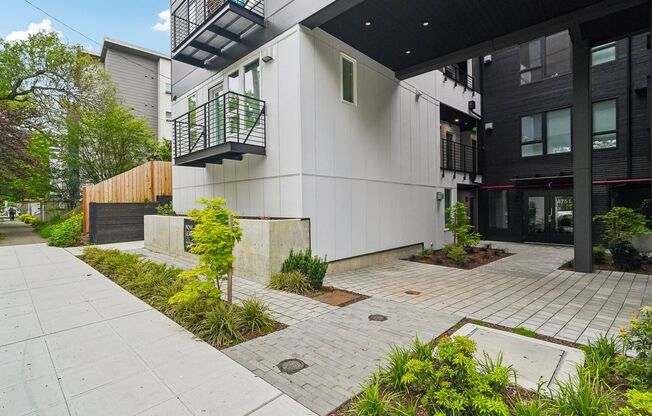 Studio, 1 bath, 250 sqft, $1,204, Unit 102