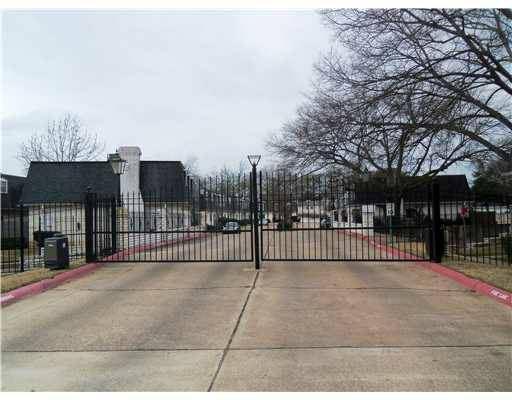 2 beds, 2 baths, 1,250 sqft, $1,300, Unit 3730 FAIRFIELD AVE UNIT #205