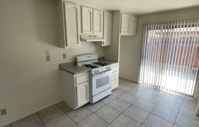 2 beds, 2 baths, 896 sqft, $1,450