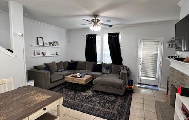 Luxury Living in North Austin / Condominium / Gated Community / 3 bedrooms / 2 car garage